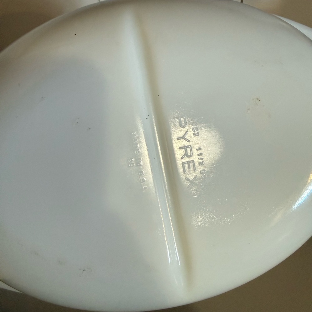 Pyrex White Divided Dish - Picture 5 of 5
